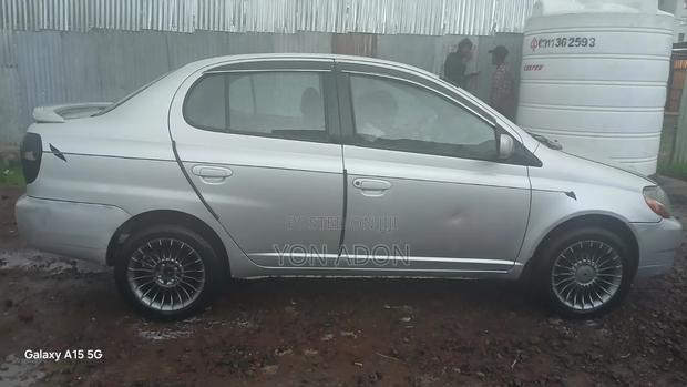 Toyota Platz 2001 Silver
