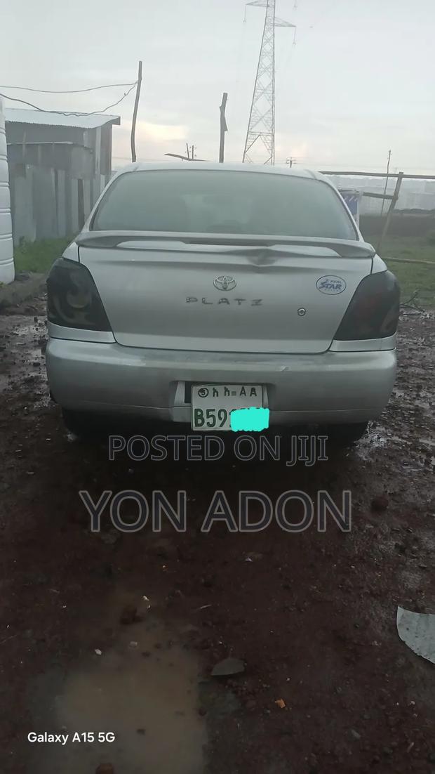 Toyota Platz 2001 Silver