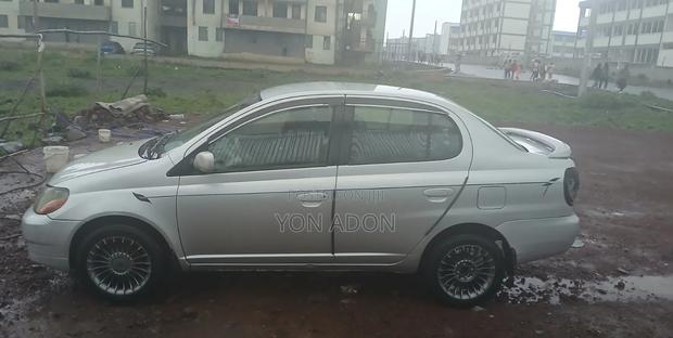 Toyota Platz 2001 Silver
