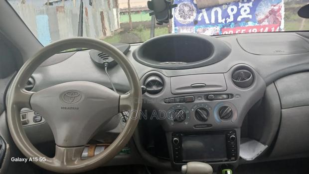 Toyota Platz 2001 Silver