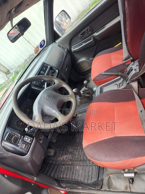 Toyota Hilux 2000 Red