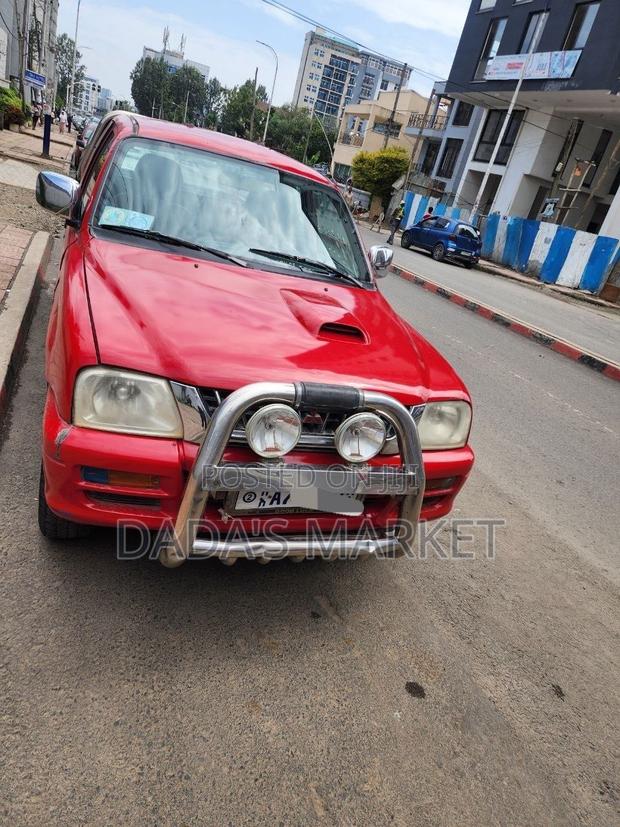 Toyota Hilux 2000 Red