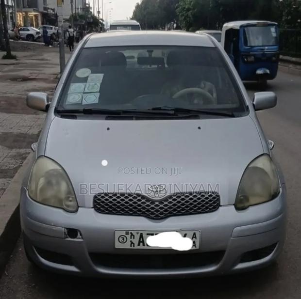 Toyota Vitz 2005 Silver