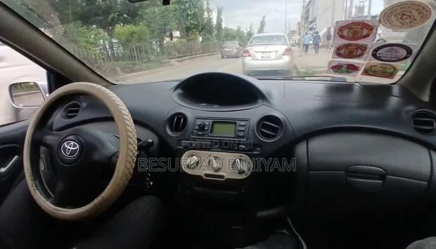 Toyota Vitz 2005 Silver