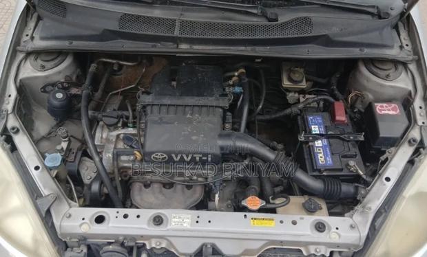 Toyota Vitz 2005 Silver