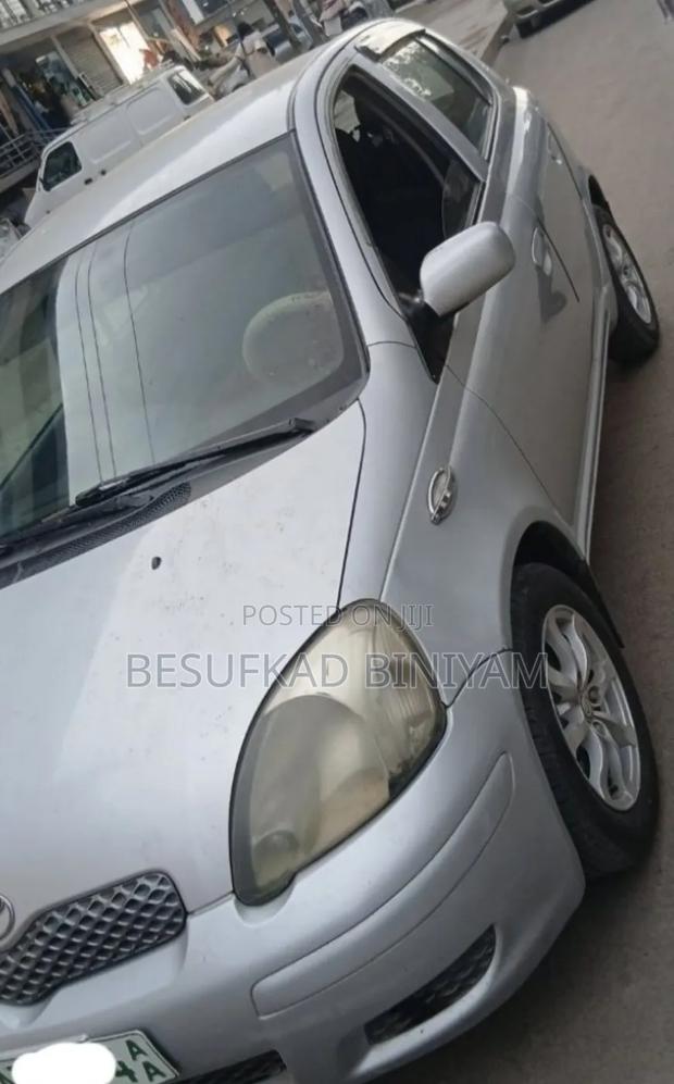 Toyota Vitz 2005 Silver