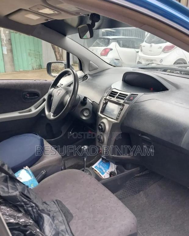 Toyota Yaris 2010 Blue