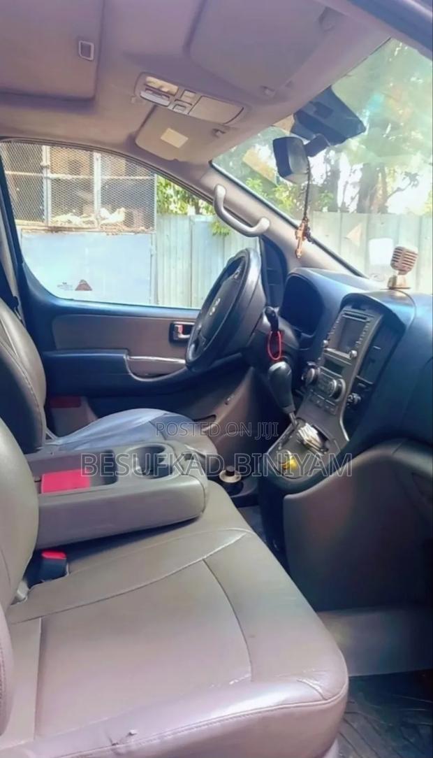 Hyundai H200 2015 Silver