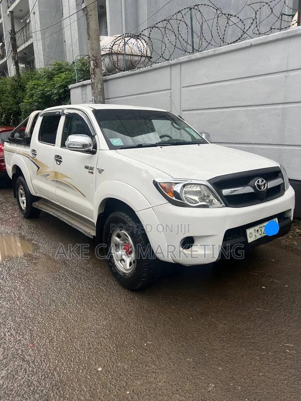 Toyota Hilux 2007 White