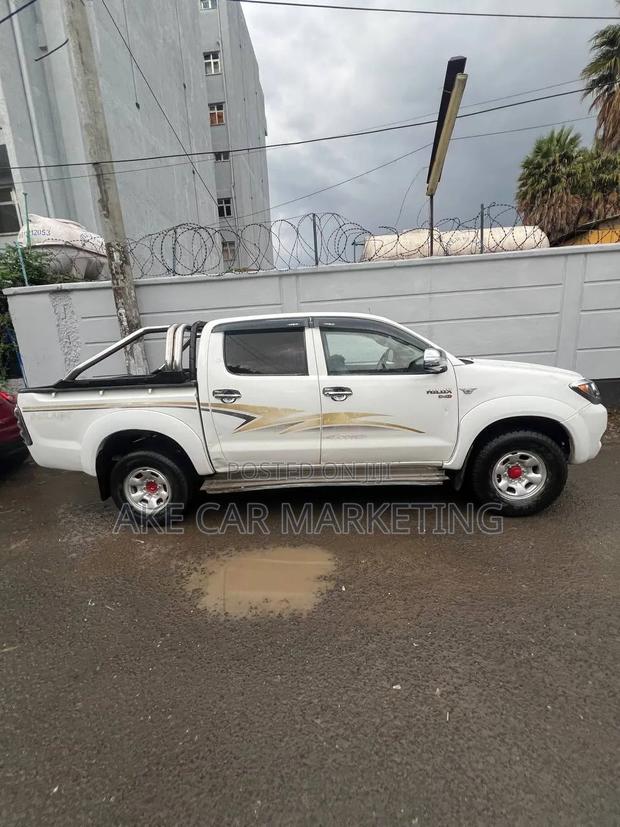 Toyota Hilux 2007 White
