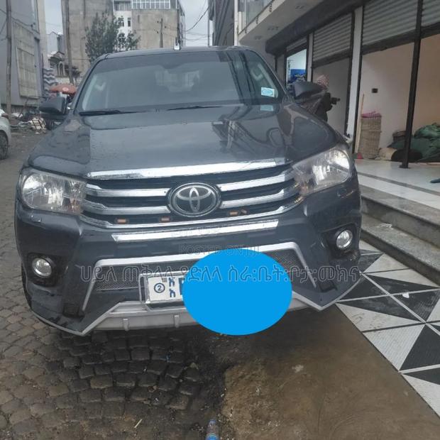 Toyota Hilux 2018 Maroon