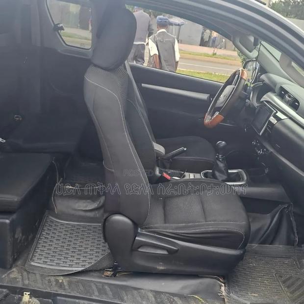 Toyota Hilux 2018 Maroon