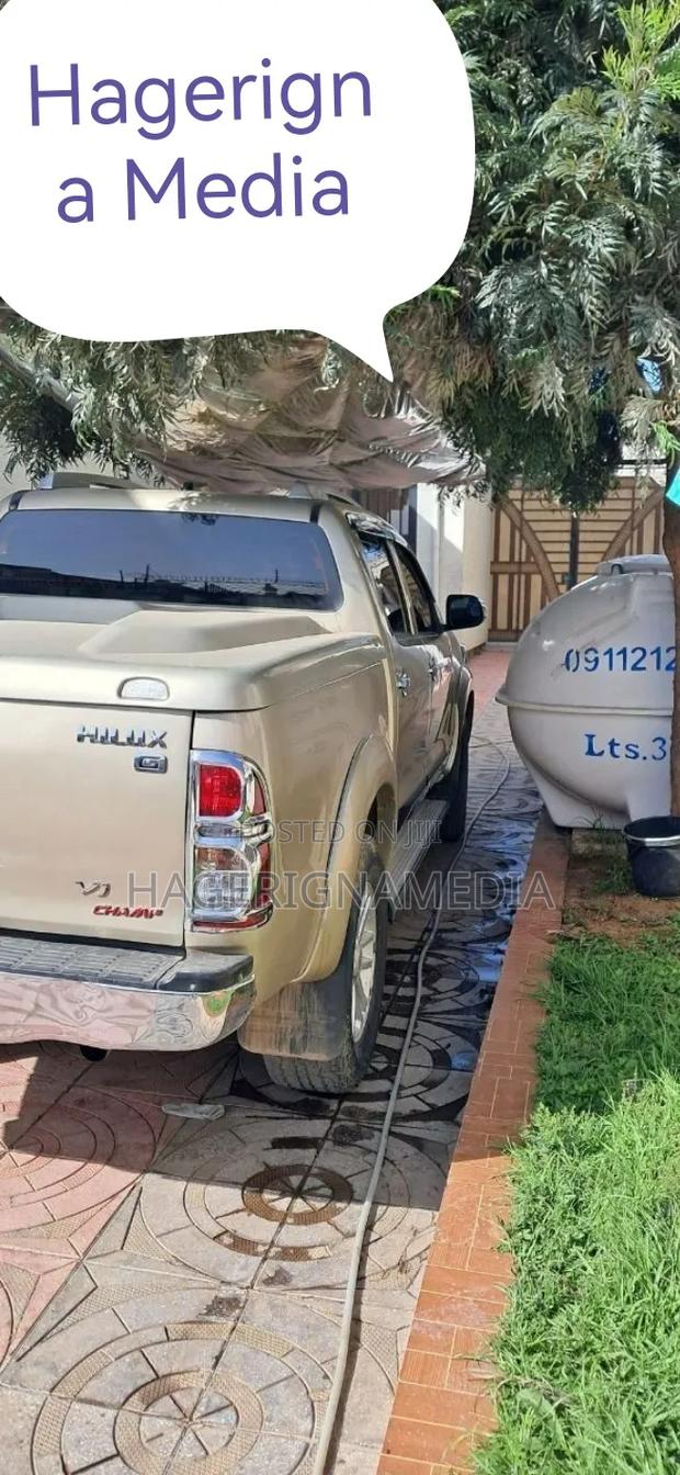 Toyota Hilux 2015 Gold