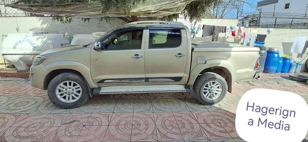 Toyota Hilux 2015 Gold