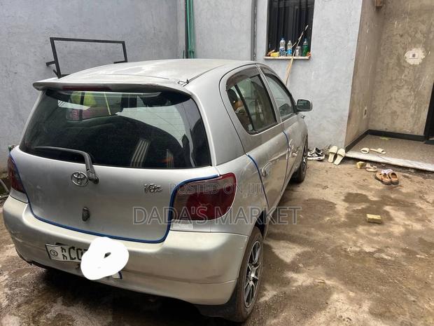 Toyota Vitz 2001 Silver