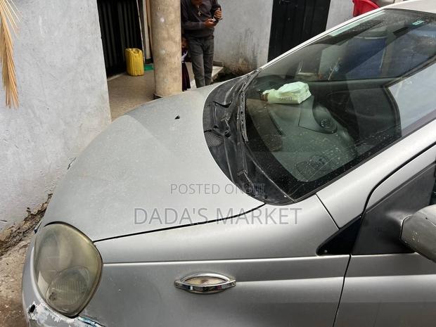 Toyota Vitz 2001 Silver