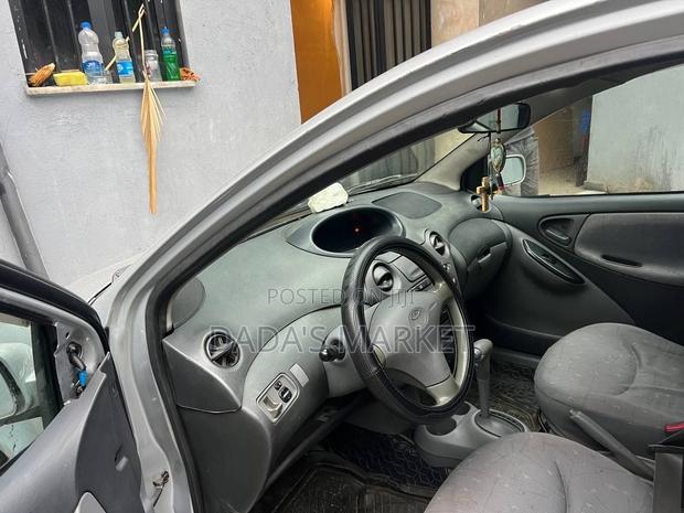 Toyota Vitz 2001 Silver