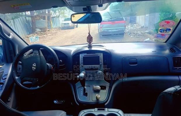 Hyundai H200 2015 Silver