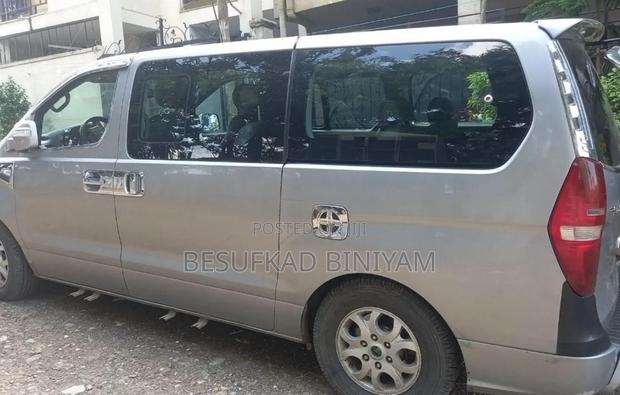 Hyundai H200 2015 Silver