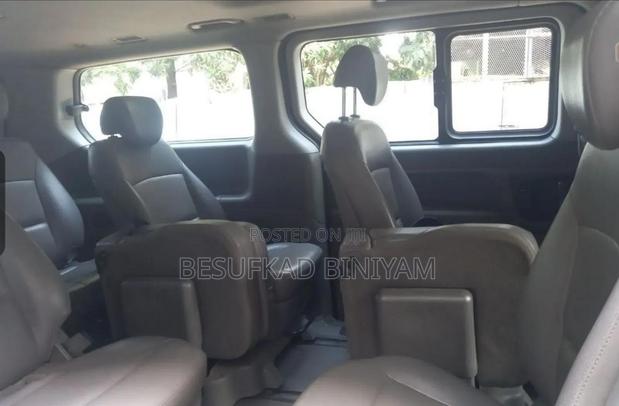 Hyundai H200 2015 Silver
