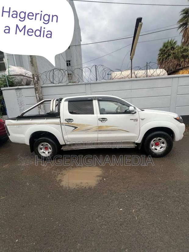 Toyota Hilux 2007 White