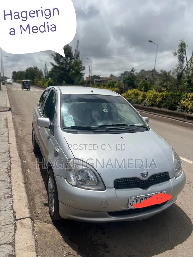 Toyota Vitz 2001 Silver