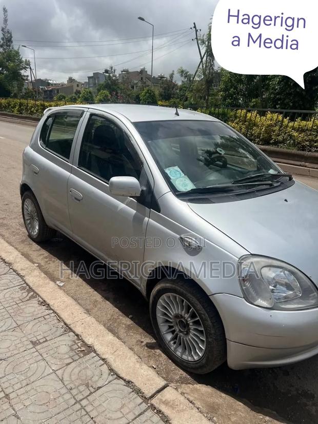 Toyota Vitz 2001 Silver