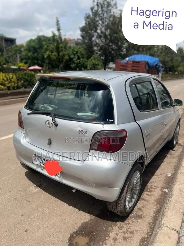 Toyota Vitz 2001 Silver