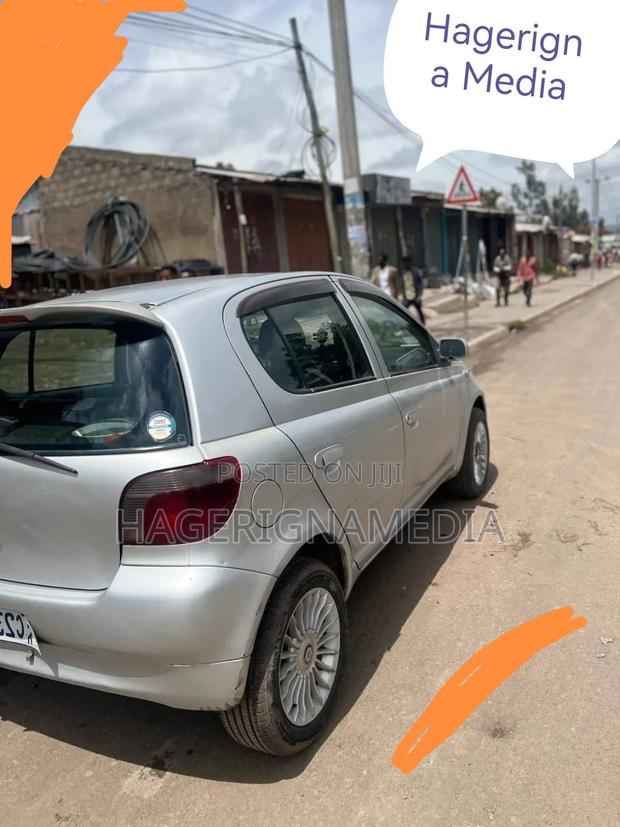 Toyota Vitz 2001 Silver