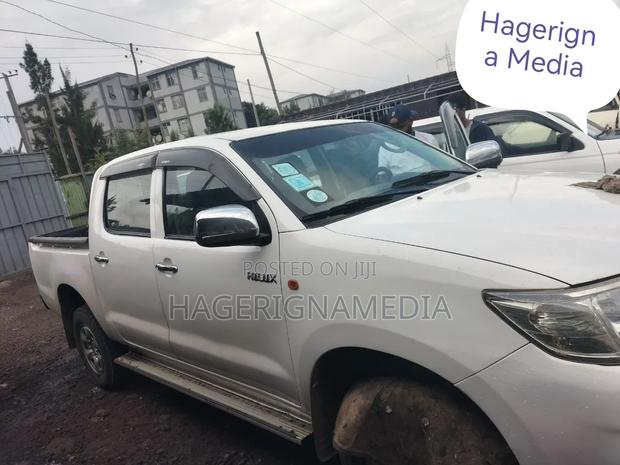 Toyota Hilux 2010 White