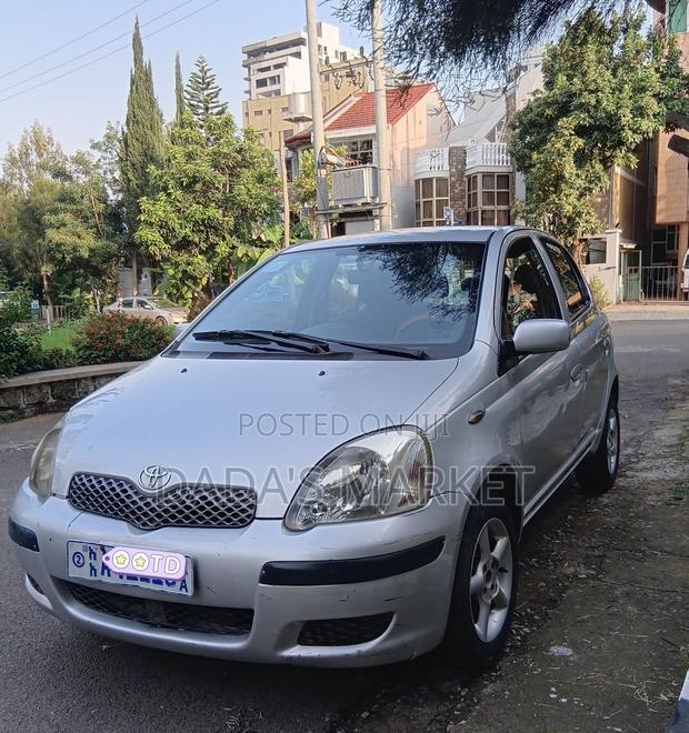 Toyota Vitz 2004 Gray