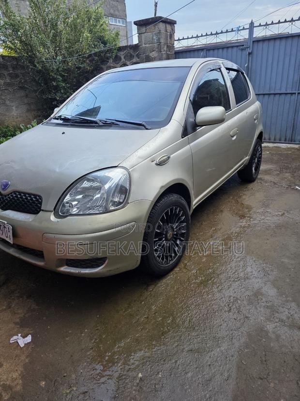 Toyota Vitz 2004 Gold