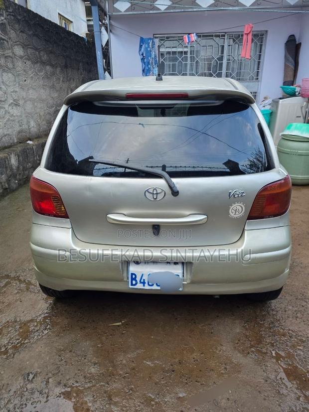 Toyota Vitz 2004 Gold