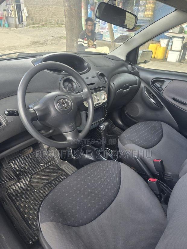 Toyota Vitz 2004 Gold