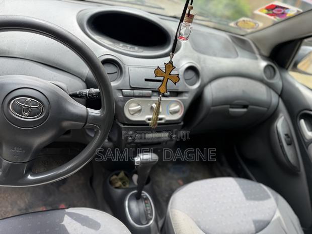 Toyota Vitz 2004 Gold