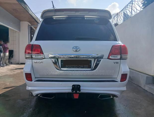 Toyota Land Cruiser 2010 White