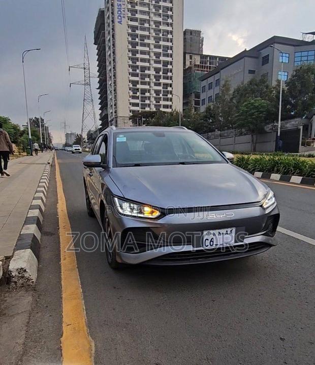 BYD E2 43 kWh 94 hp FWD 2024 Gray