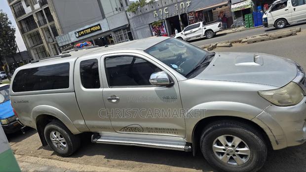 Toyota Hilux 2012 Gold