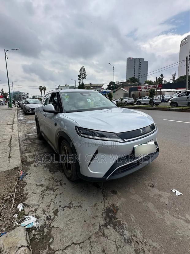 BYD Yuan Up 2025 Silver