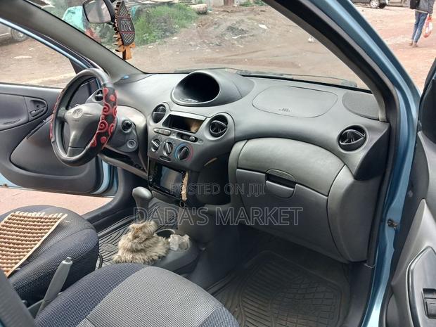 Toyota Vitz 2001 Blue