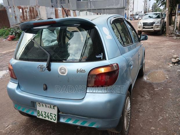 Toyota Vitz 2001 Blue