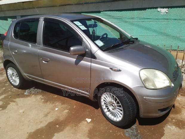 Toyota Vitz 2004 Gray