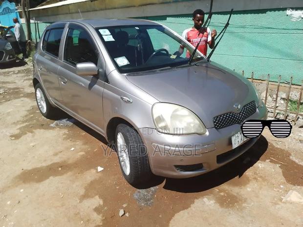 Toyota Vitz 2004 Gray