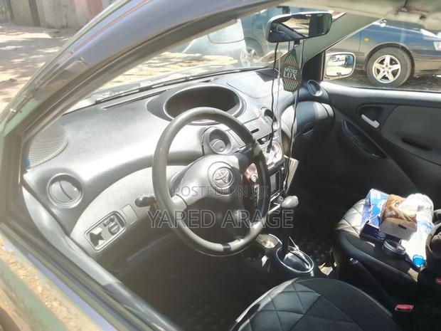 Toyota Vitz 2004 Gray