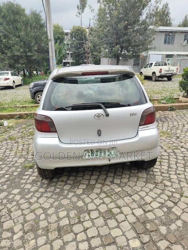 Toyota Vitz 2001 Silver
