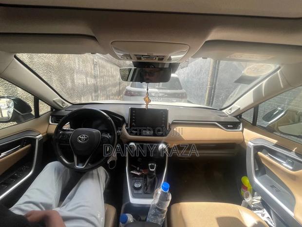 Toyota RAV4 2020 White