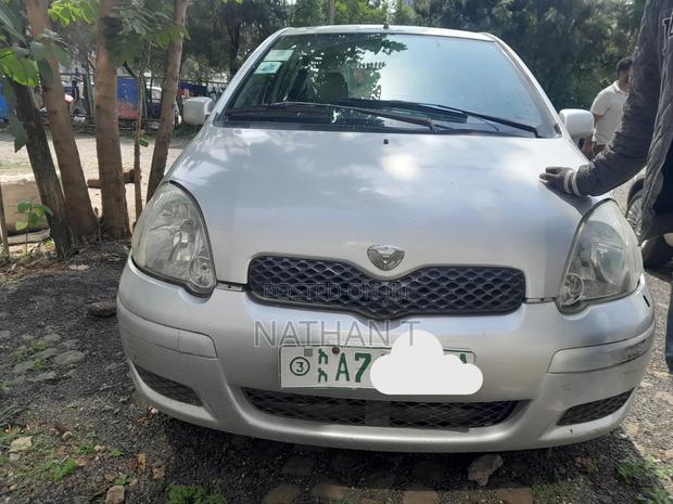 Toyota Vitz 2002 Silver