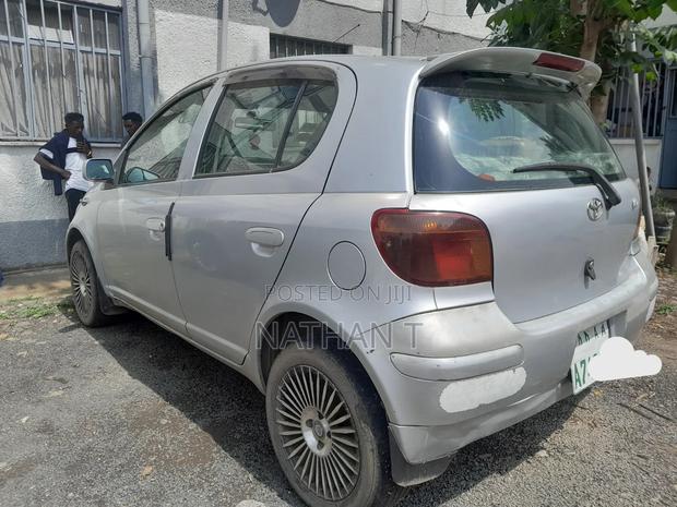 Toyota Vitz 2002 Silver