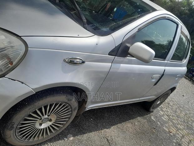 Toyota Vitz 2002 Silver