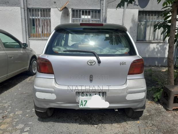 Toyota Vitz 2002 Silver